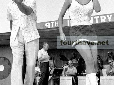 Raquel Welch and Bob Hope