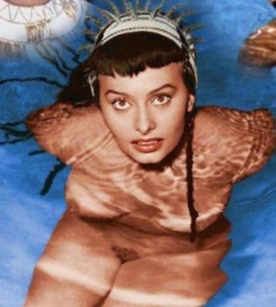 Sophia-Loren-in-Due-Notti-con-Cleopatra-1953