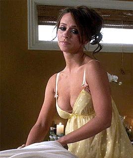 Jennifer Love Hewitt looking sexy as she works with her hands